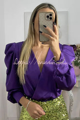 Perfectly Adored – Satinbluse mit überkreuztem Ausschnitt und Puffärmeln